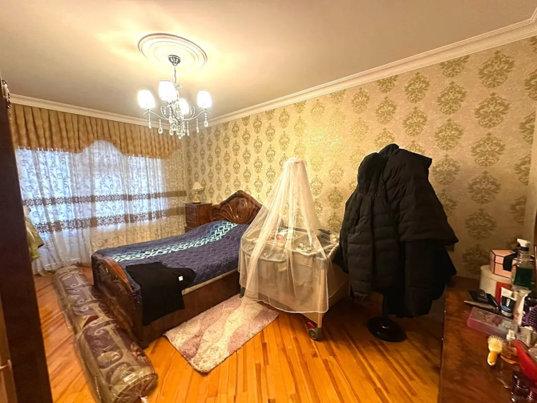 Satılır 4 otaqlı mənzil 100 m²