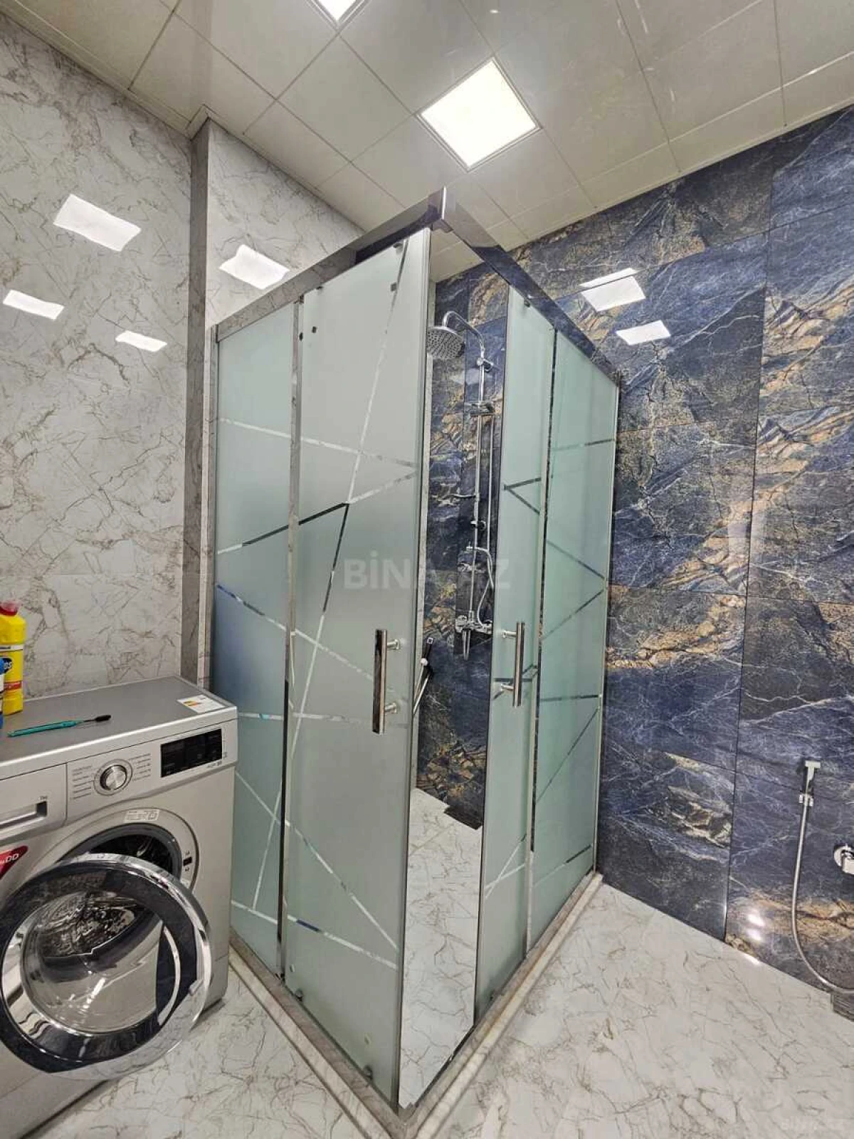 Kirayə verilir 4 otaqlı mənzil 175 m²