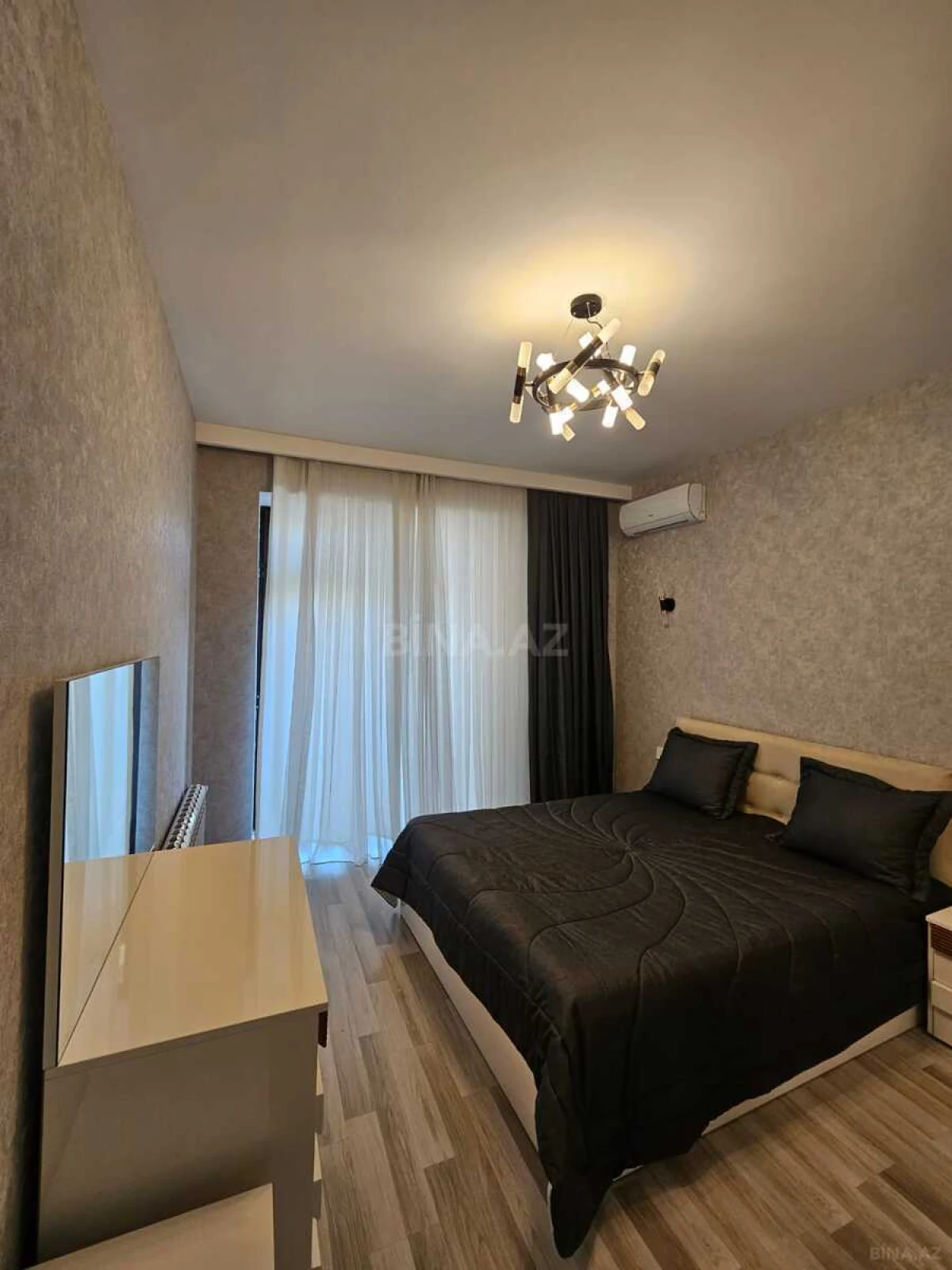 Kirayə verilir 4 otaqlı mənzil 175 m²
