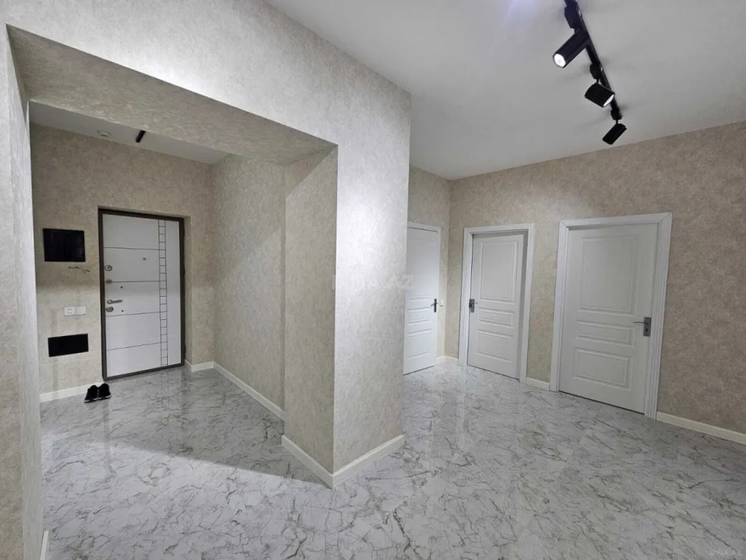 Kirayə verilir 4 otaqlı mənzil 175 m²