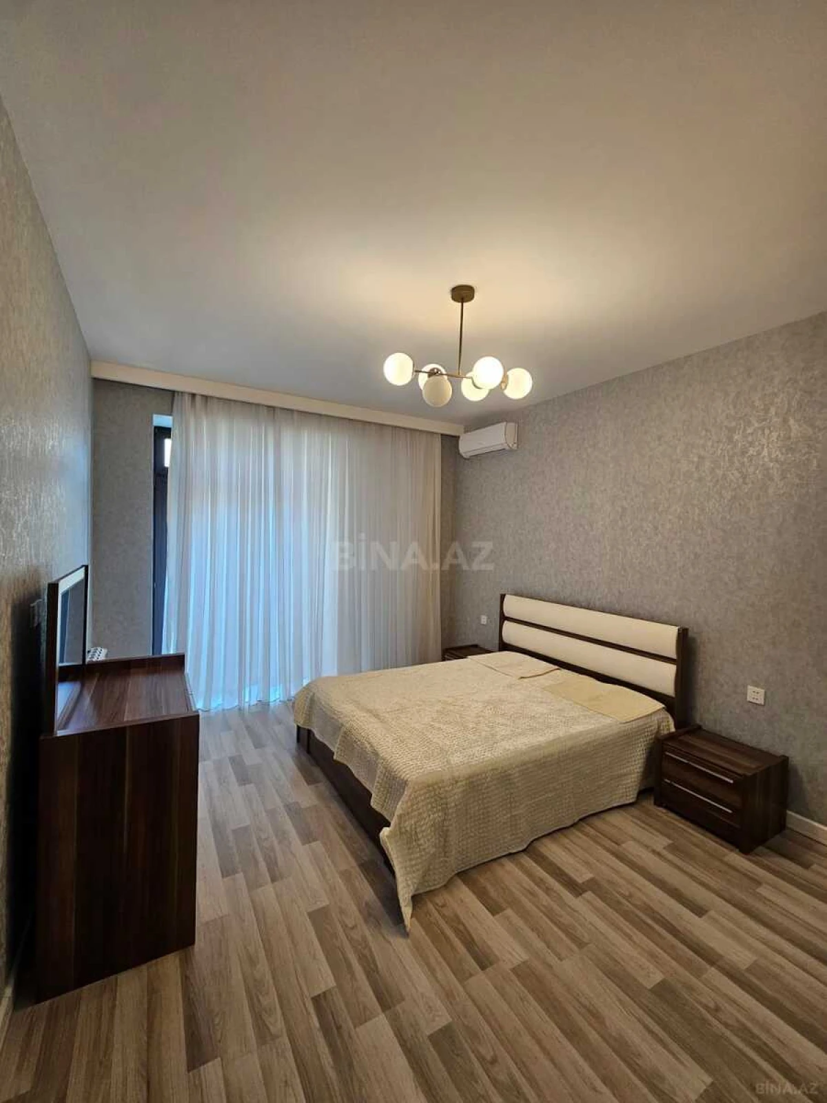 Kirayə verilir 4 otaqlı mənzil 175 m²