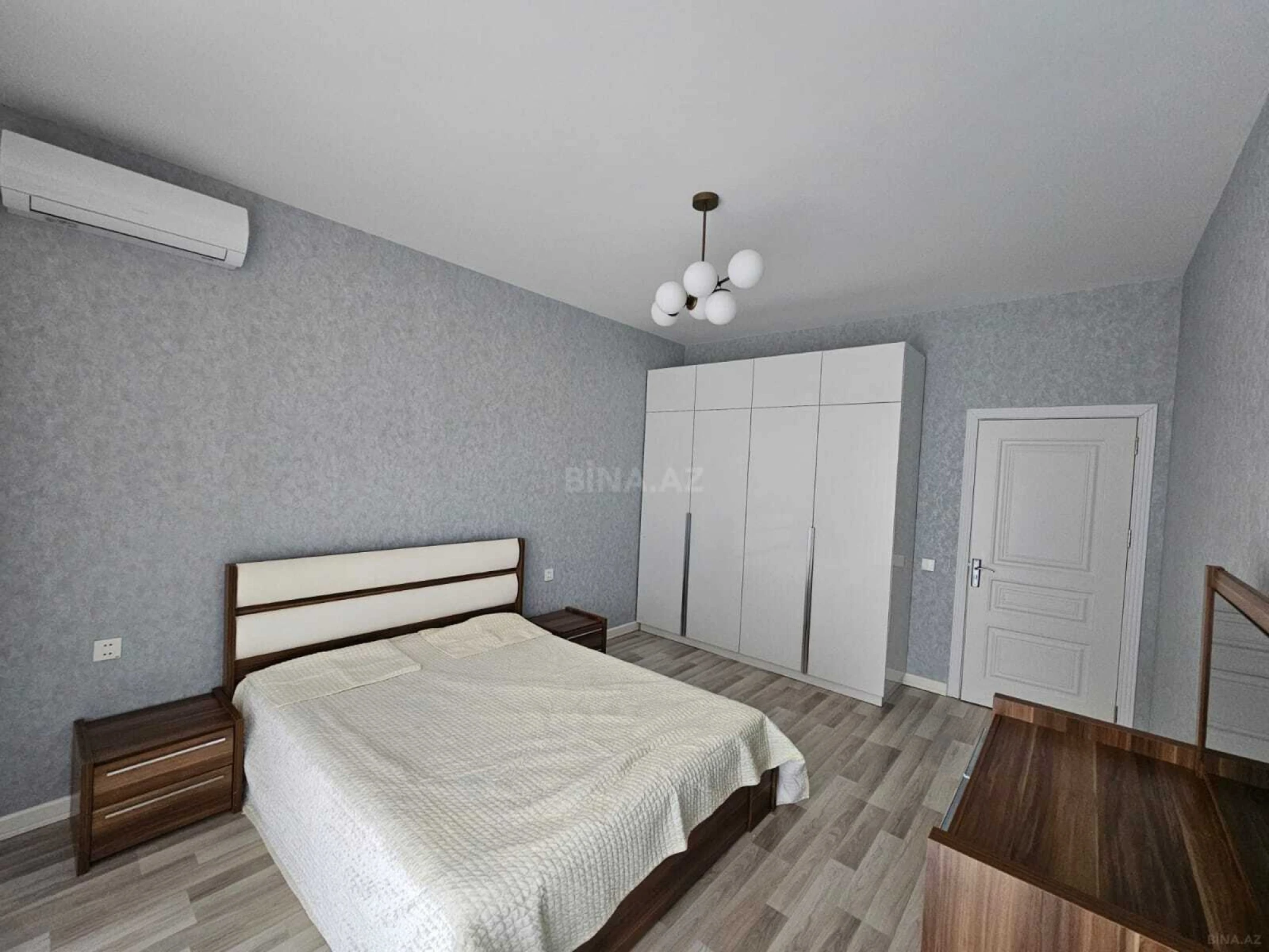 Kirayə verilir 4 otaqlı mənzil 175 m²