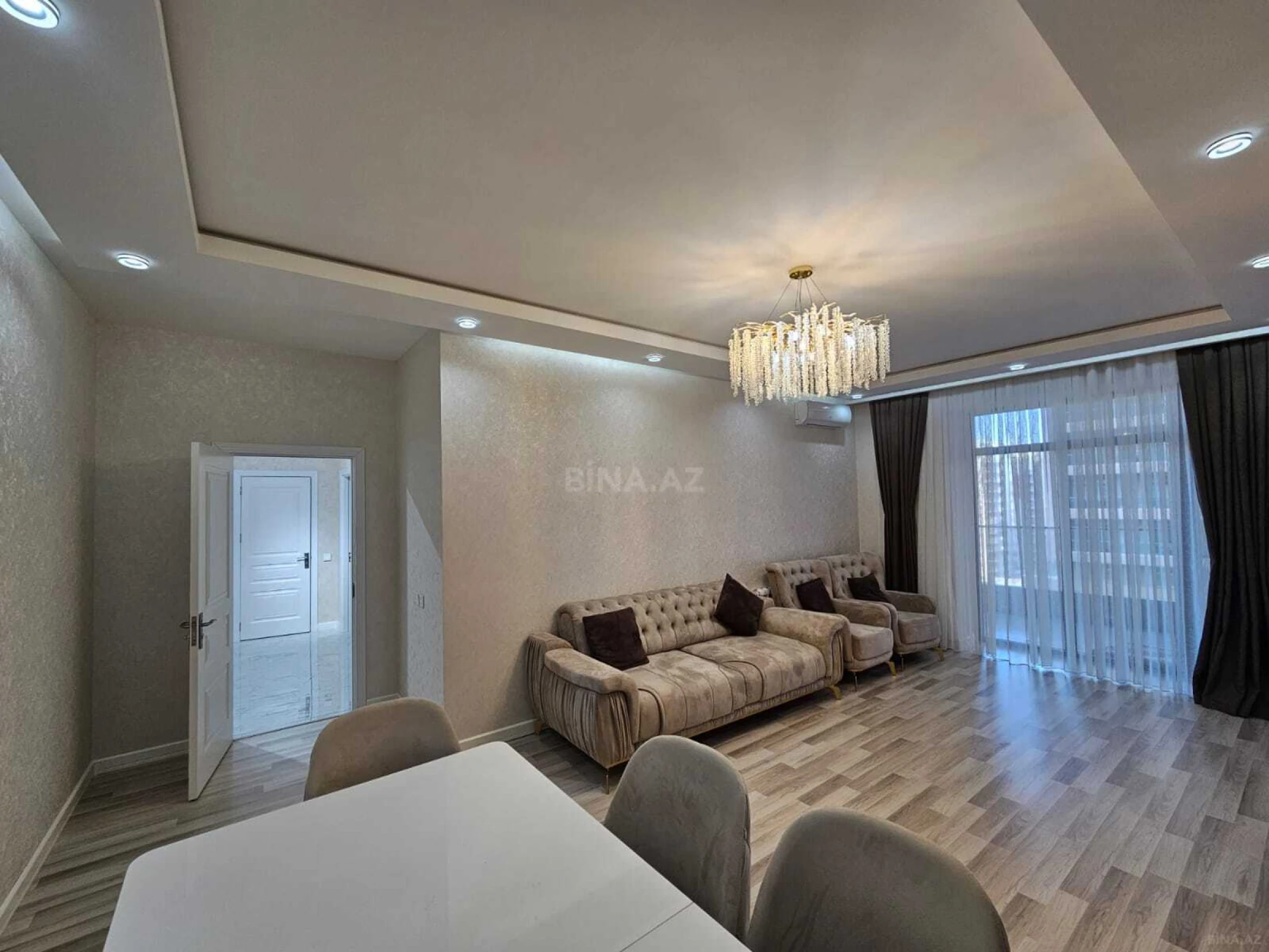 Kirayə verilir 4 otaqlı mənzil 175 m²