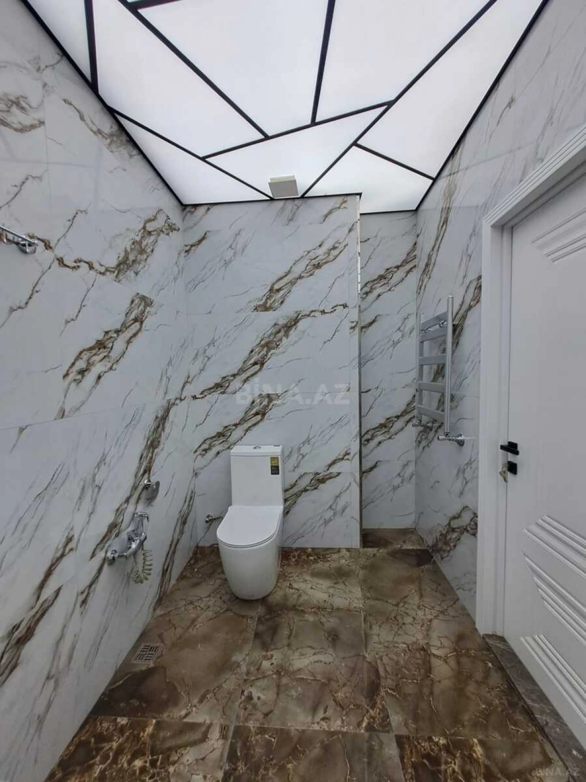 Satılır 2 otaqlı mənzil 65 m²