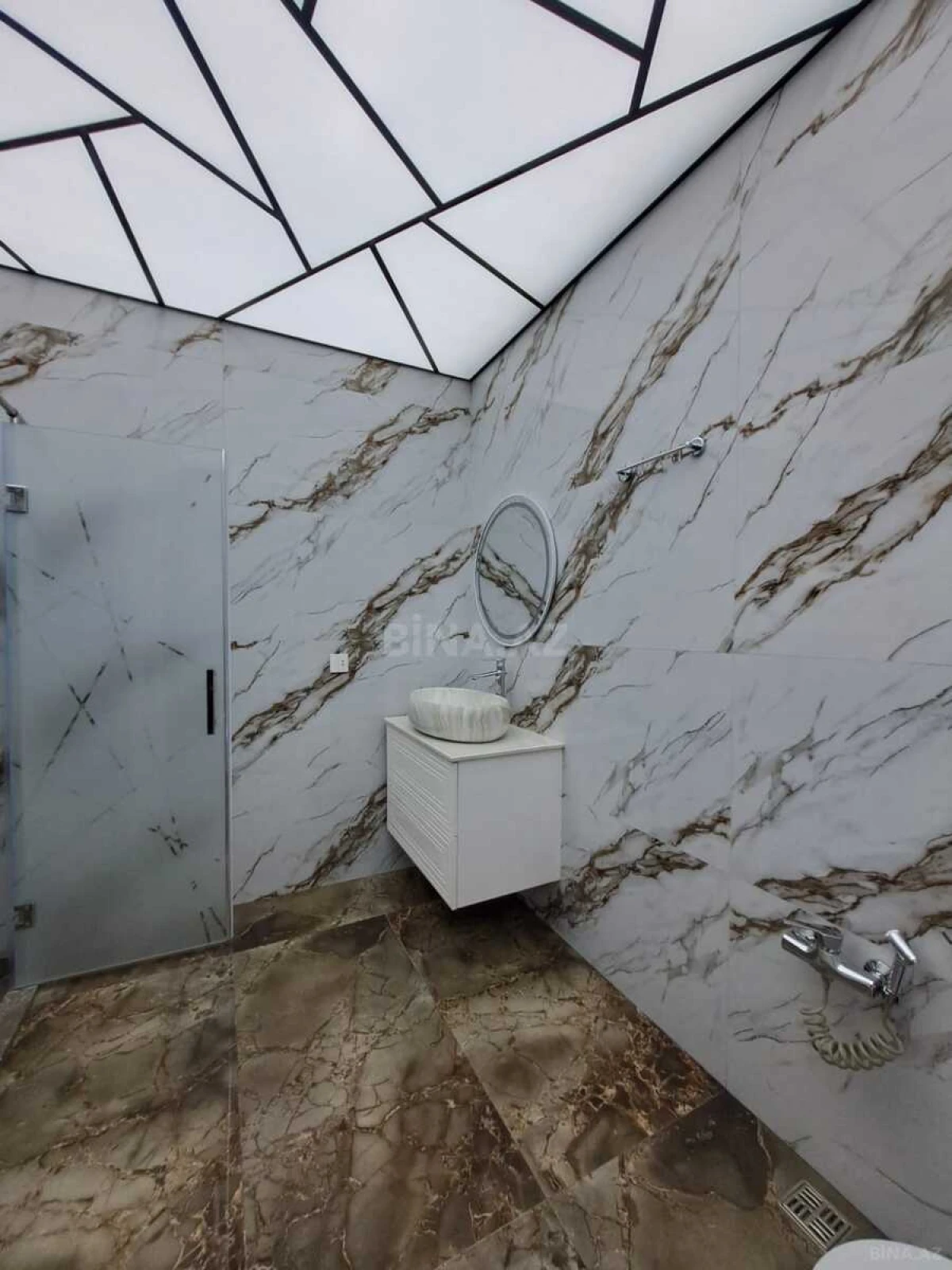 Satılır 2 otaqlı mənzil 65 m²