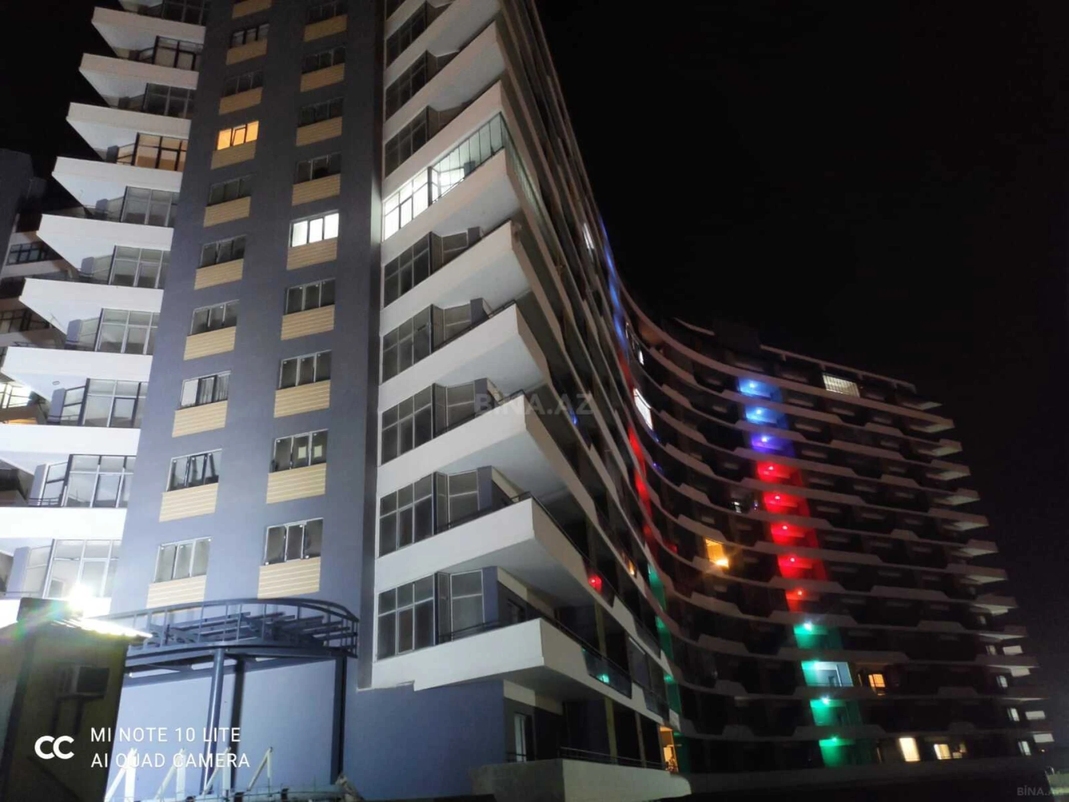 Satılır 2 otaqlı mənzil 73 m²