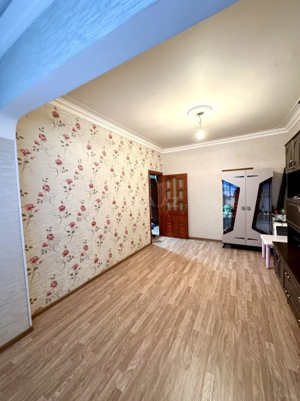 Satılır 4 otaqlı mənzil 110 m²