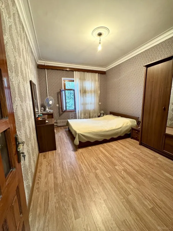 Satılır 4 otaqlı mənzil 110 m²