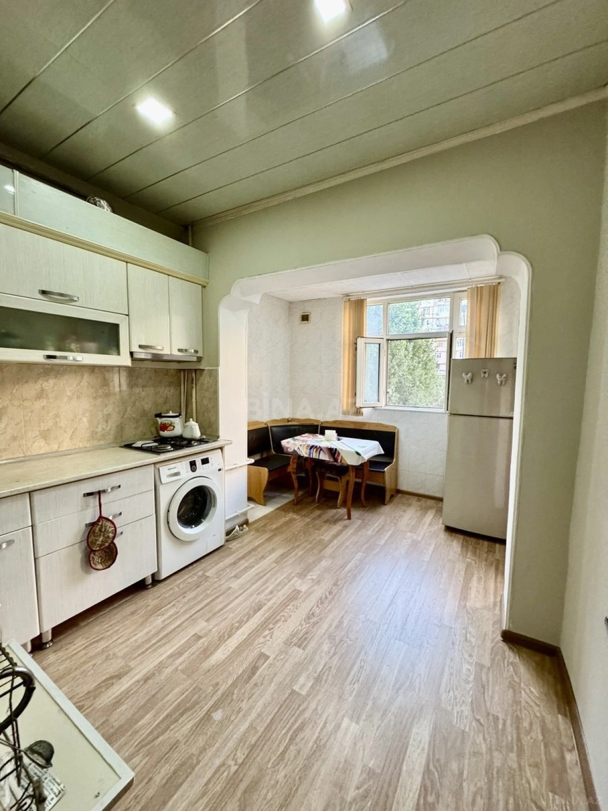 Satılır 4 otaqlı mənzil 110 m²