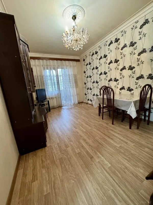 Satılır 4 otaqlı mənzil 110 m²
