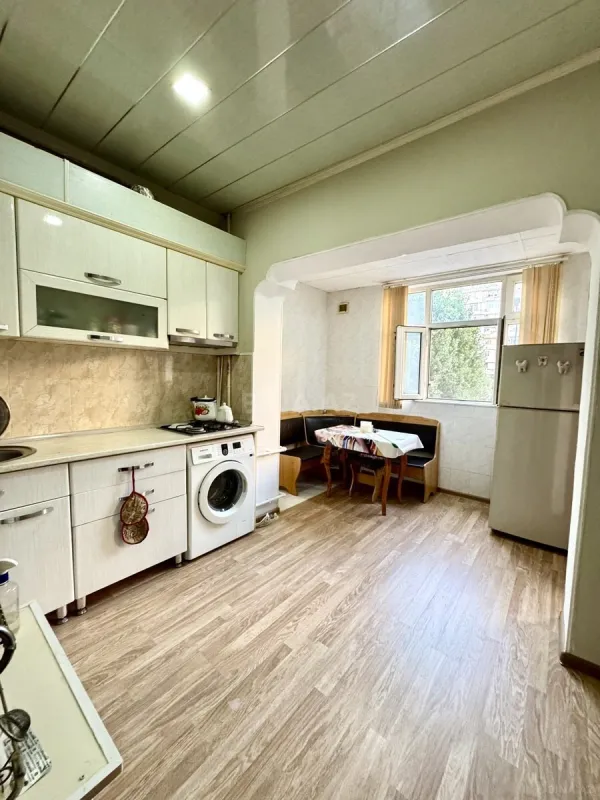 Satılır 4 otaqlı mənzil 110 m²