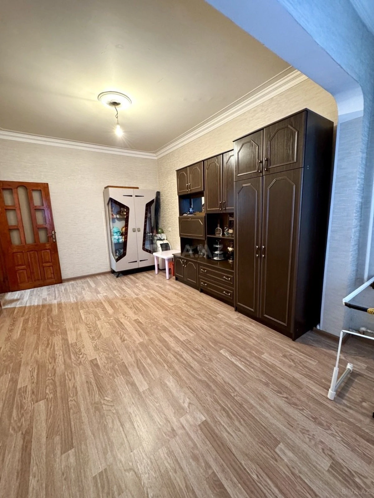 Satılır 4 otaqlı mənzil 110 m²