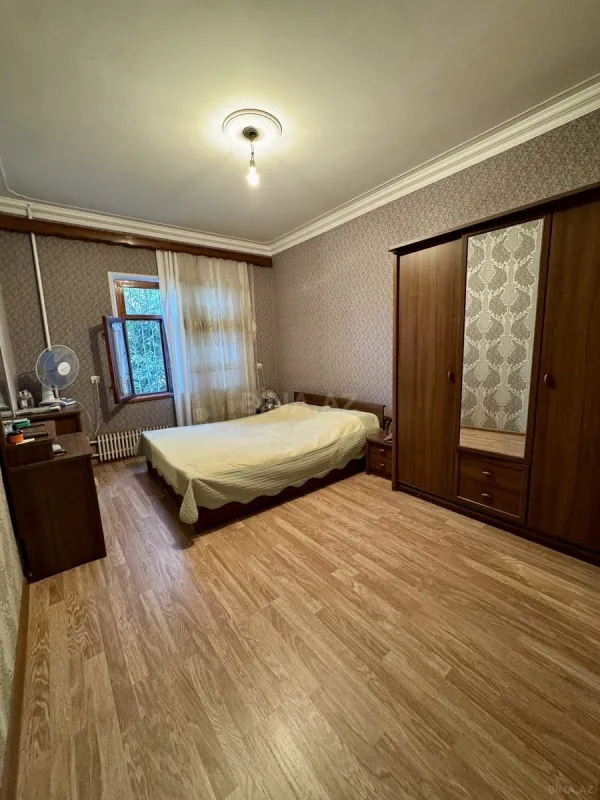 Satılır 4 otaqlı mənzil 110 m²