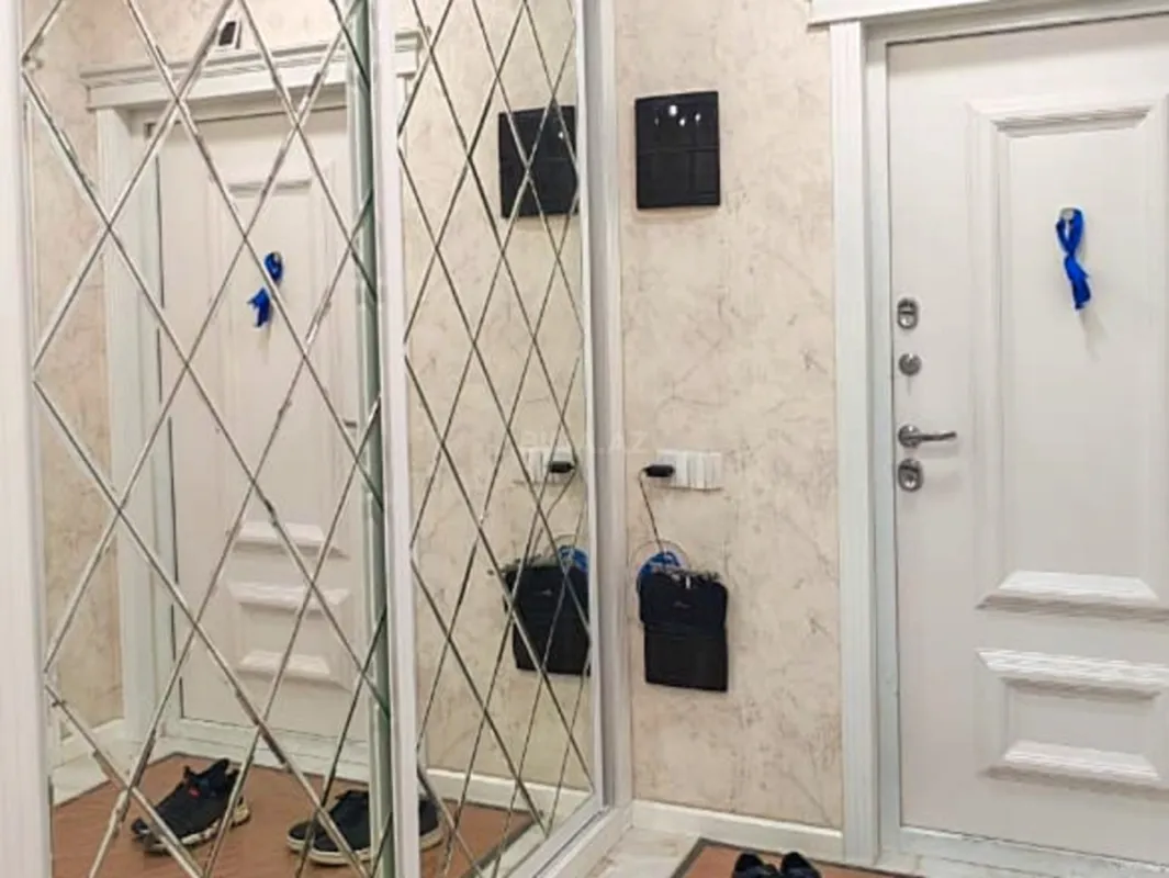 Satılır 4 otaqlı mənzil 100 m²