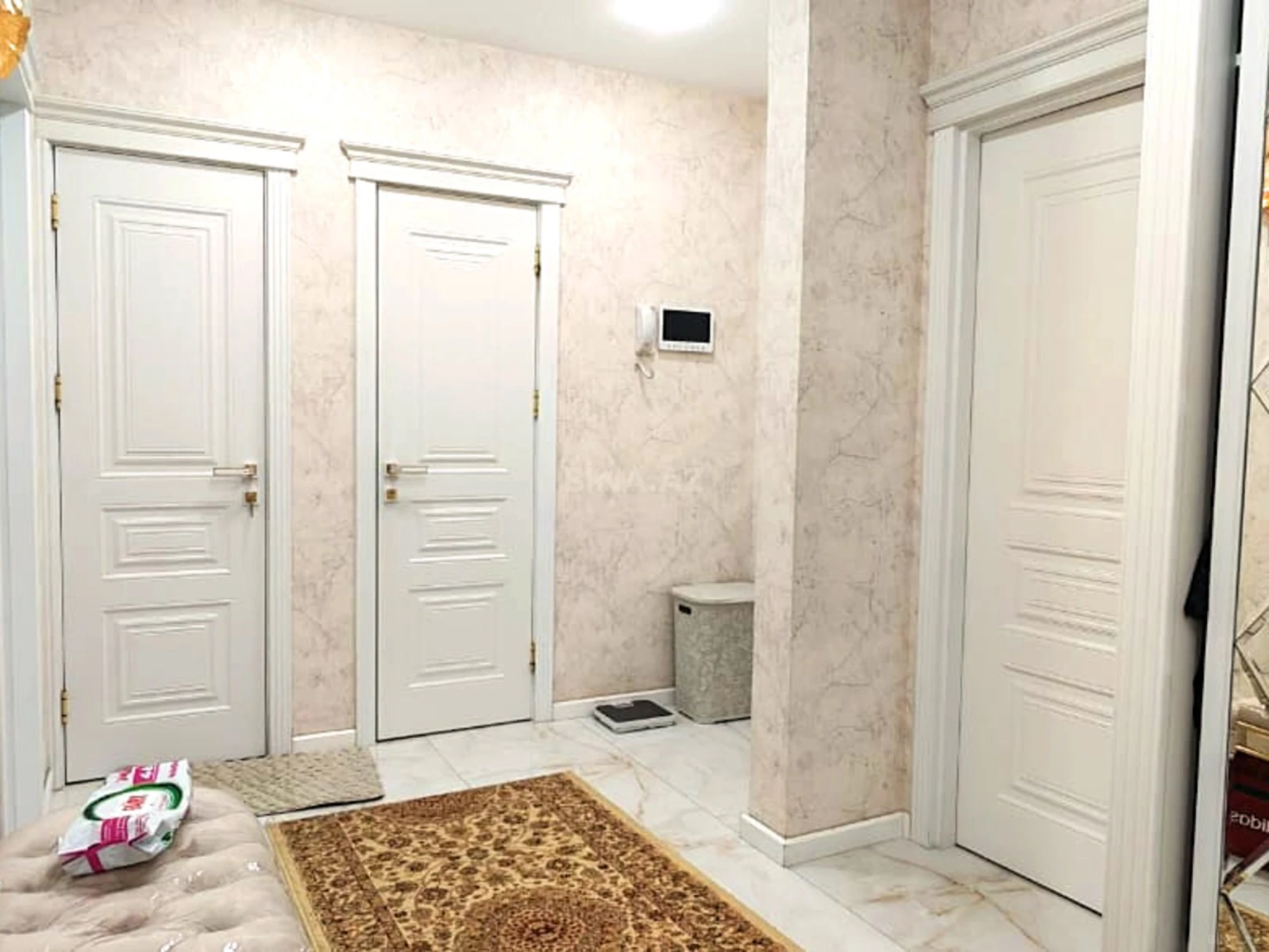 Satılır 4 otaqlı mənzil 100 m²