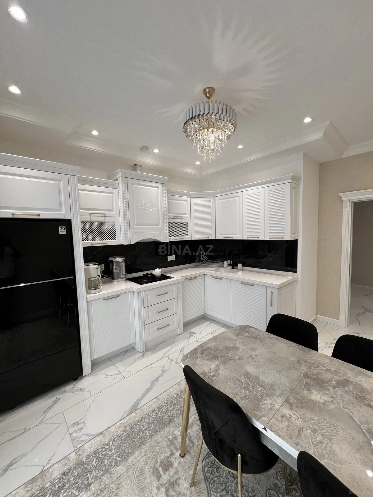 Satılır 3 otaqlı mənzil 148 m²