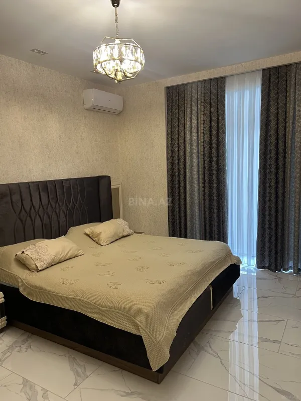 Satılır 3 otaqlı mənzil 148 m²