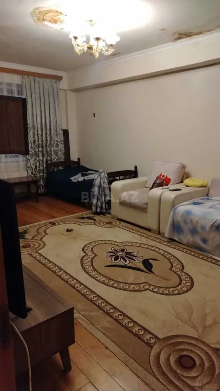Satılır 2 otaqlı mənzil 82 m²