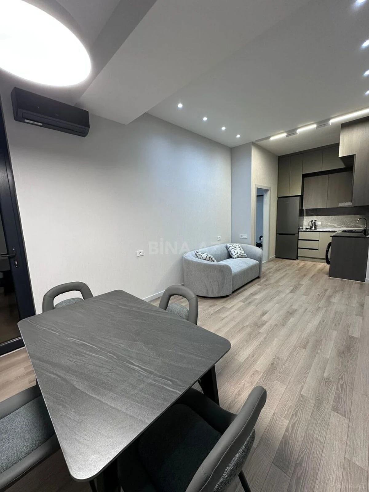 Satılır 2 otaqlı mənzil 56 m²