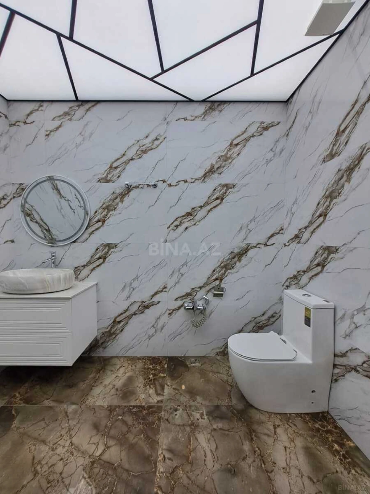 Satılır 2 otaqlı mənzil 65 m²