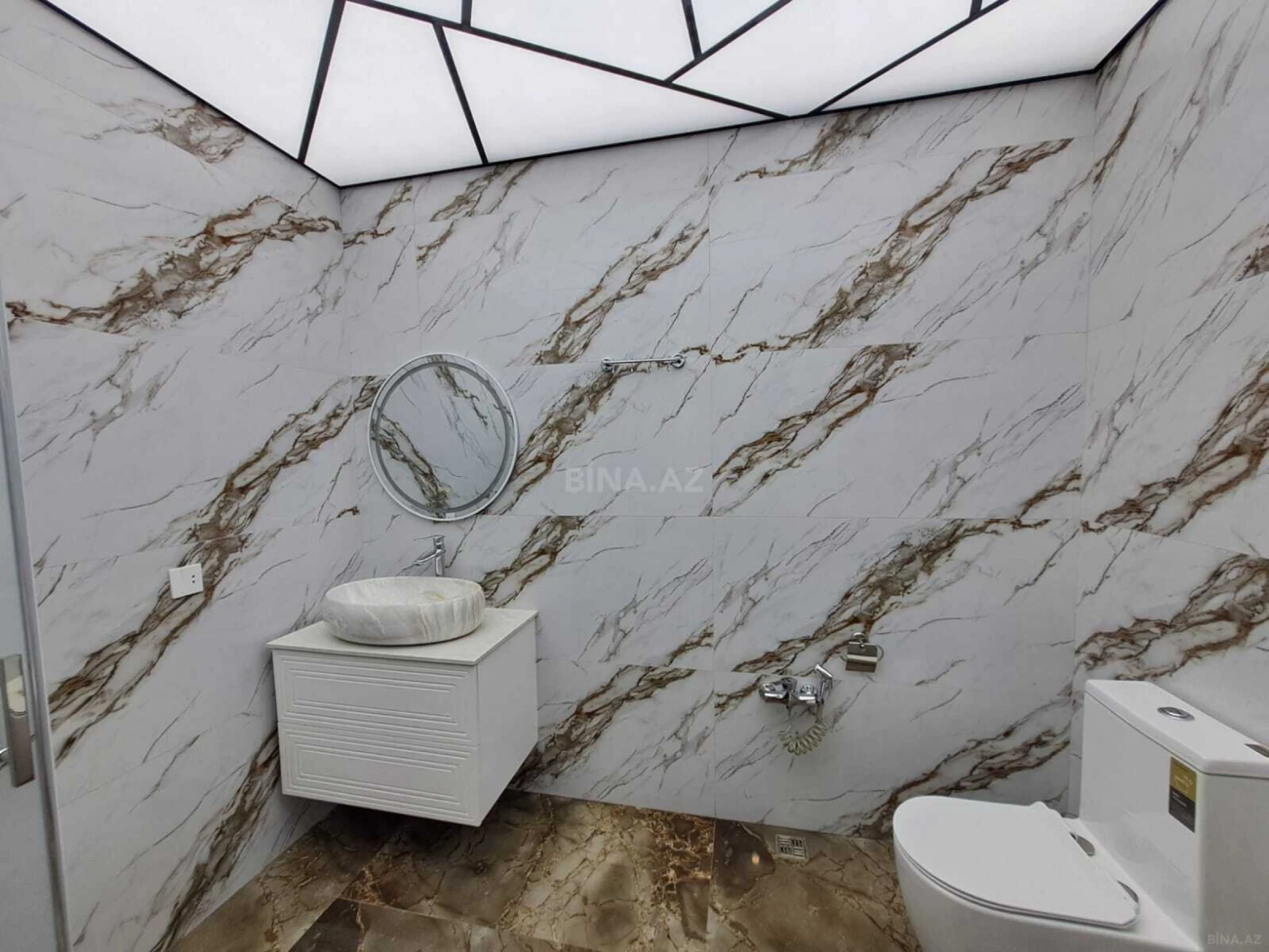 Satılır 2 otaqlı mənzil 65 m²