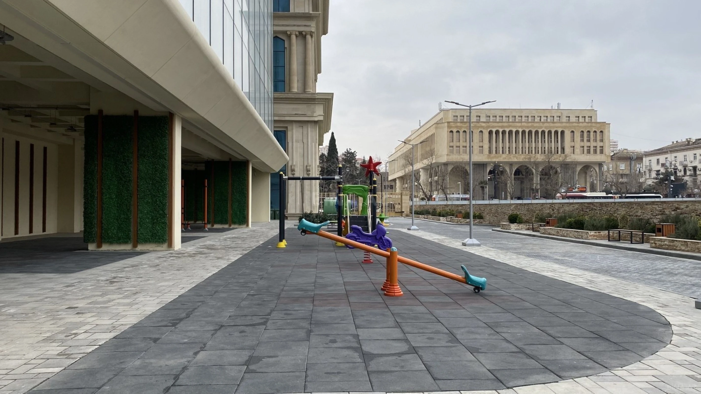 Satılır 4 otaqlı mənzil 152.8 m²