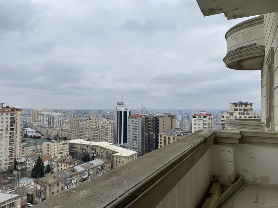 Satılır 4 otaqlı mənzil 152.8 m²