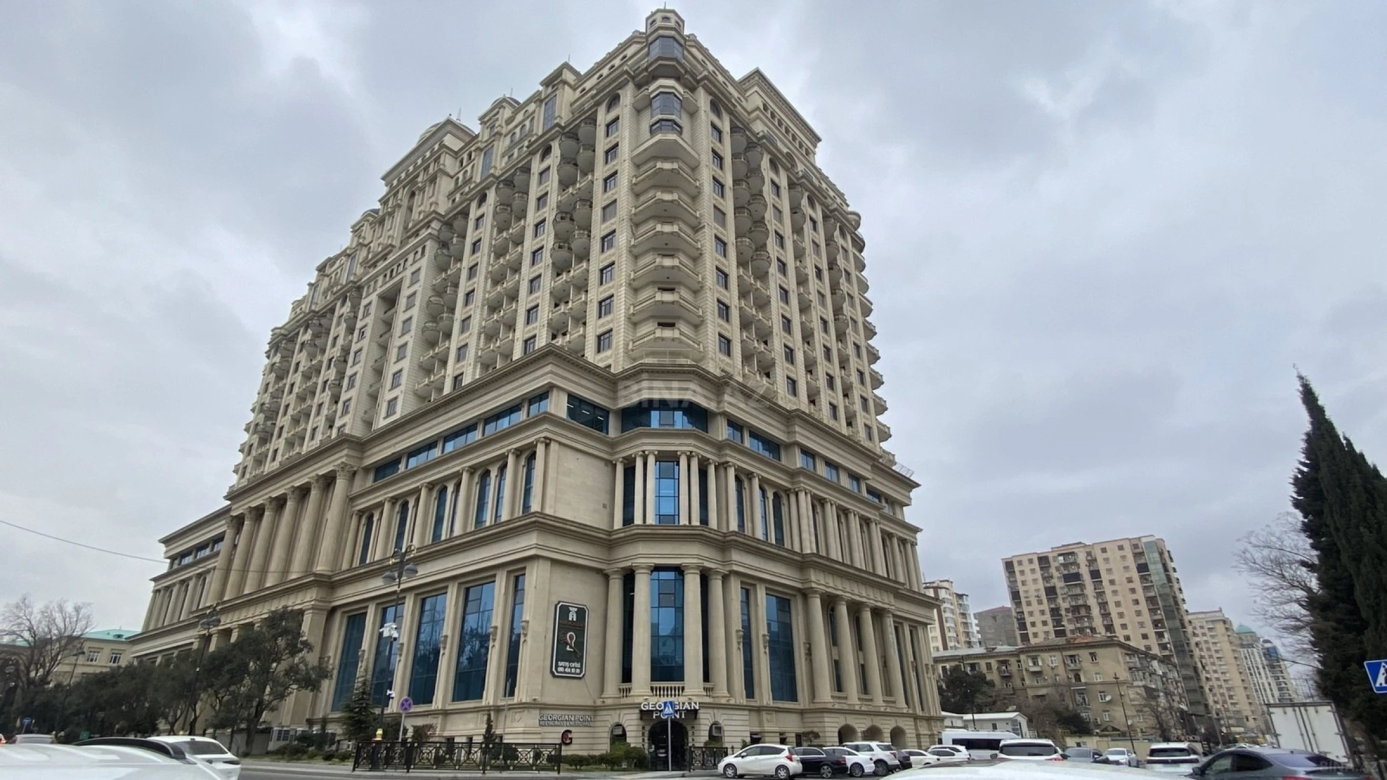 Satılır 4 otaqlı mənzil 152.8 m²