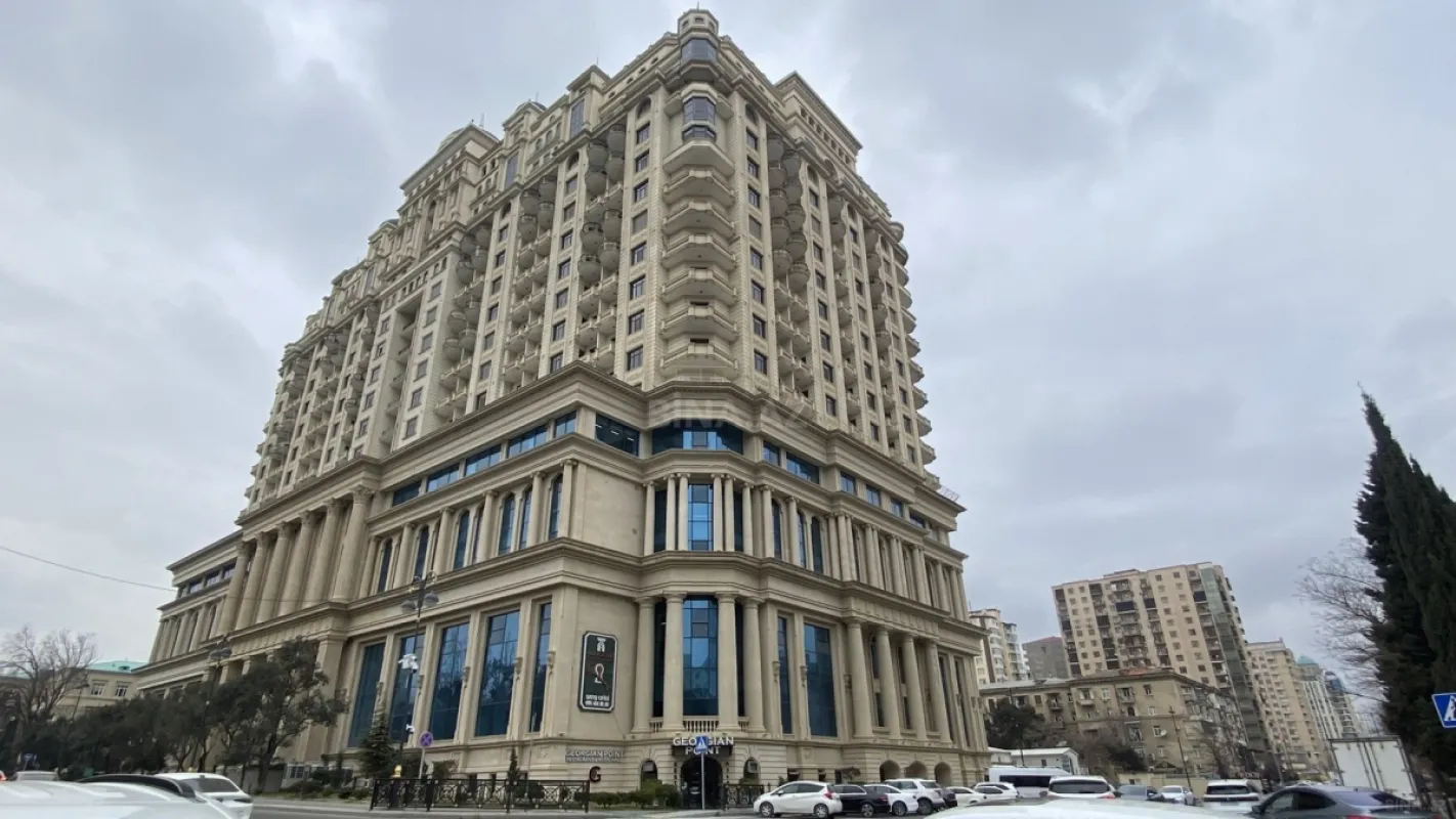 Satılır 4 otaqlı mənzil 152.8 m²