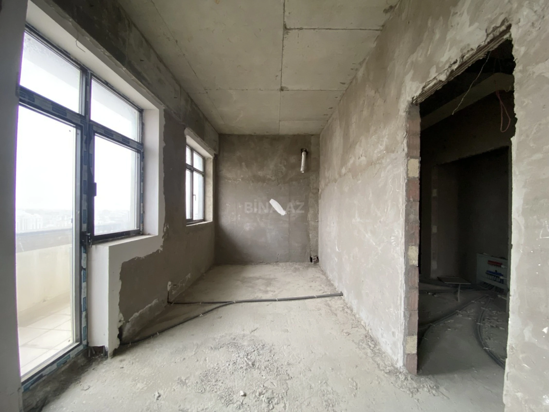 Satılır 4 otaqlı mənzil 152.8 m²