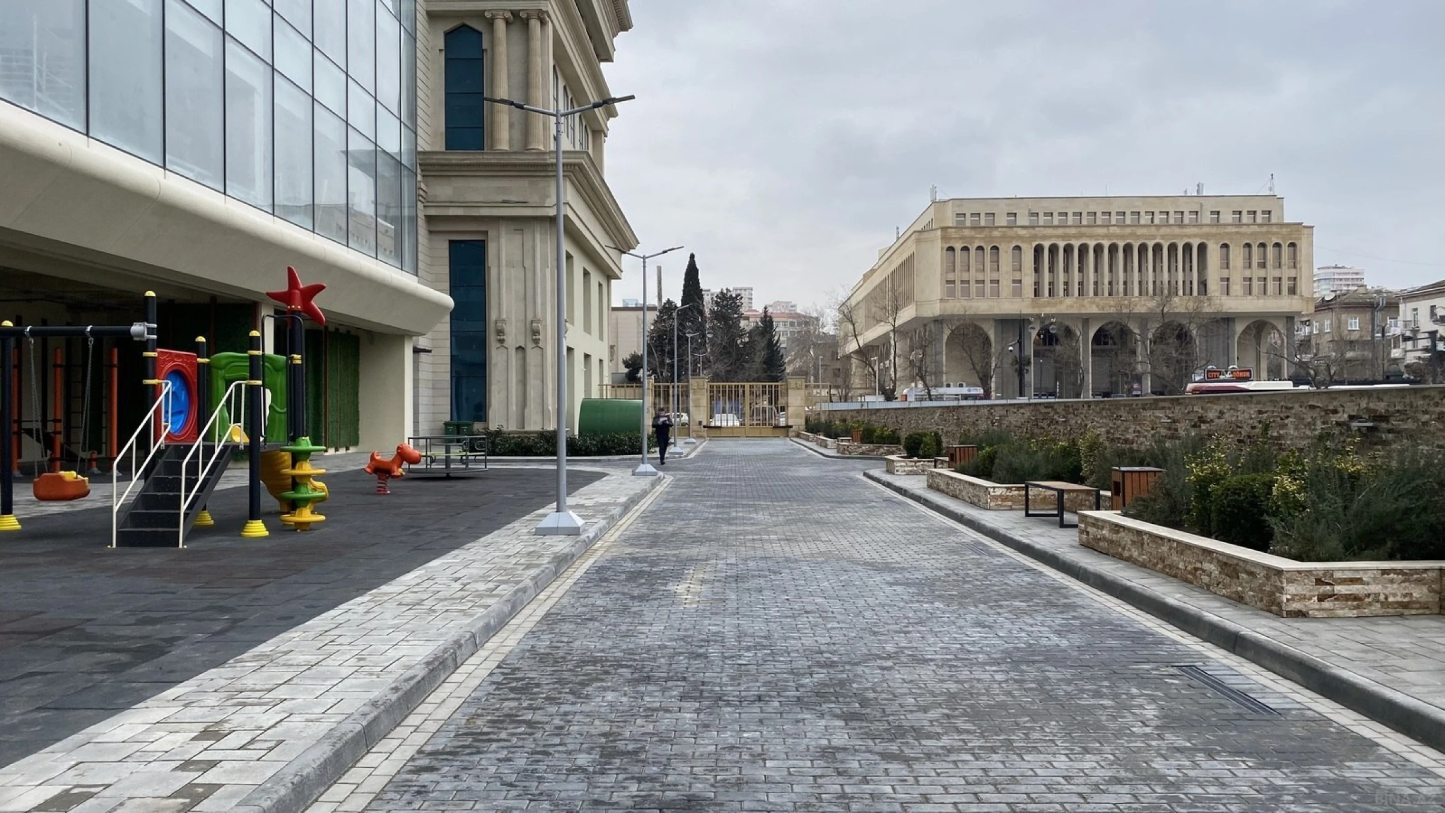 Satılır 4 otaqlı mənzil 152.8 m²