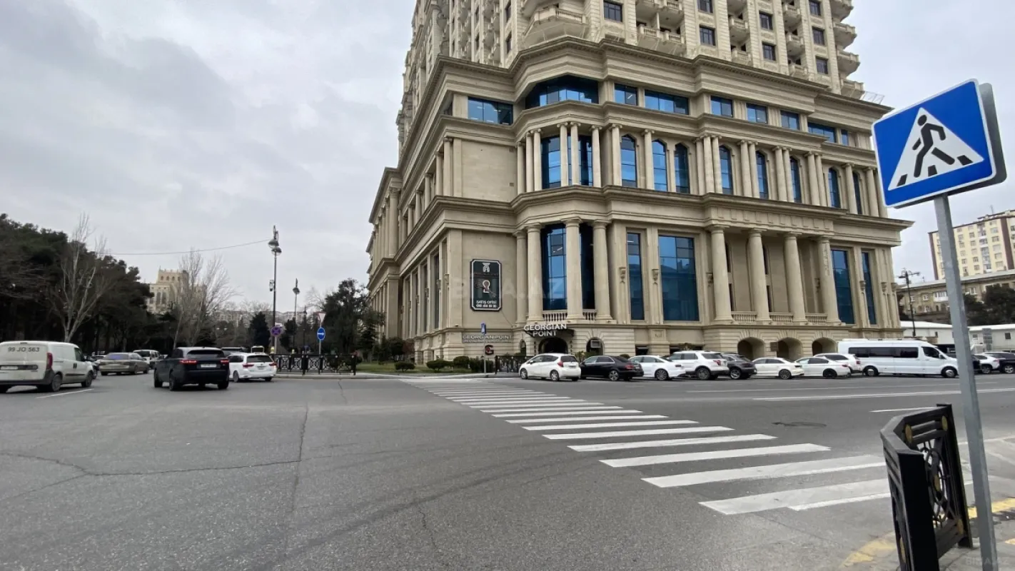 Satılır 4 otaqlı mənzil 152.8 m²