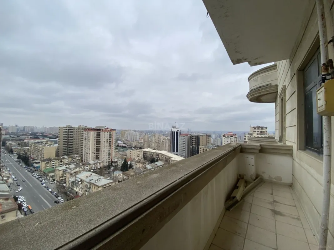 Satılır 4 otaqlı mənzil 152.8 m²