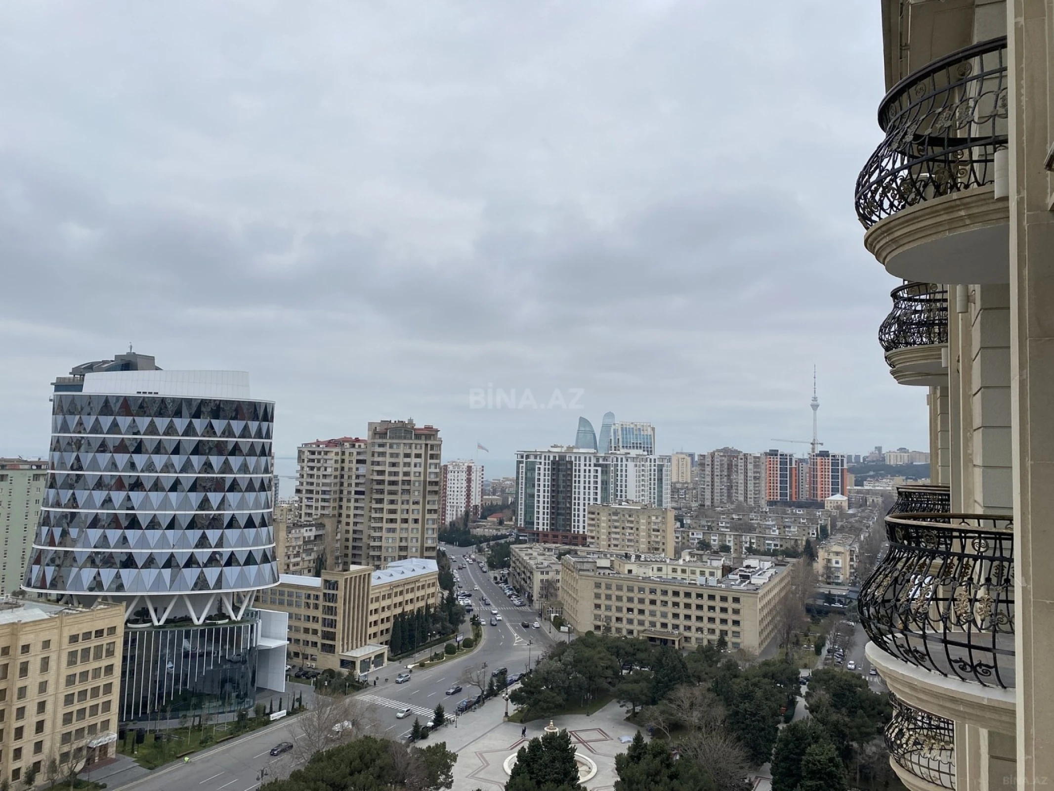 Satılır 4 otaqlı mənzil 152.8 m²