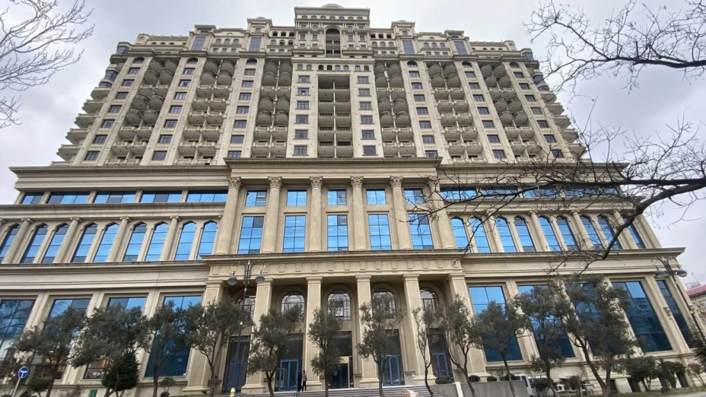 Satılır 4 otaqlı mənzil 152.8 m²