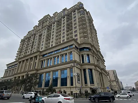 Satılır 4 otaqlı mənzil 152.8 m²