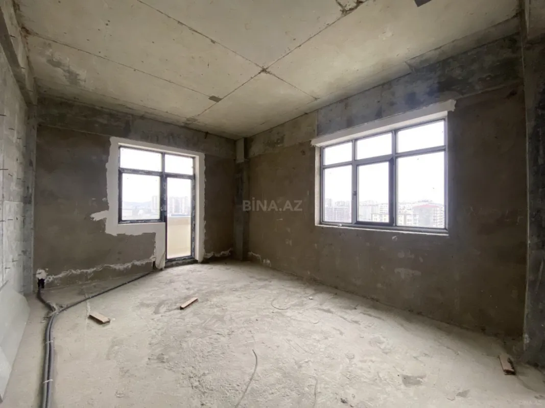 Satılır 4 otaqlı mənzil 152.8 m²