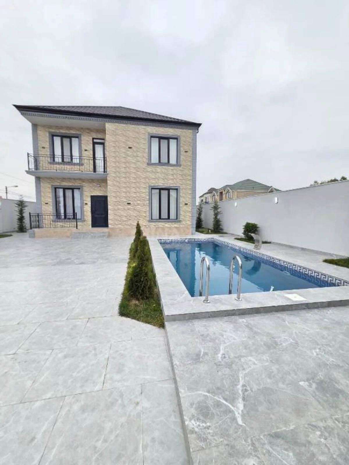 Satılır 6 otaqlı həyət evi 270 m²