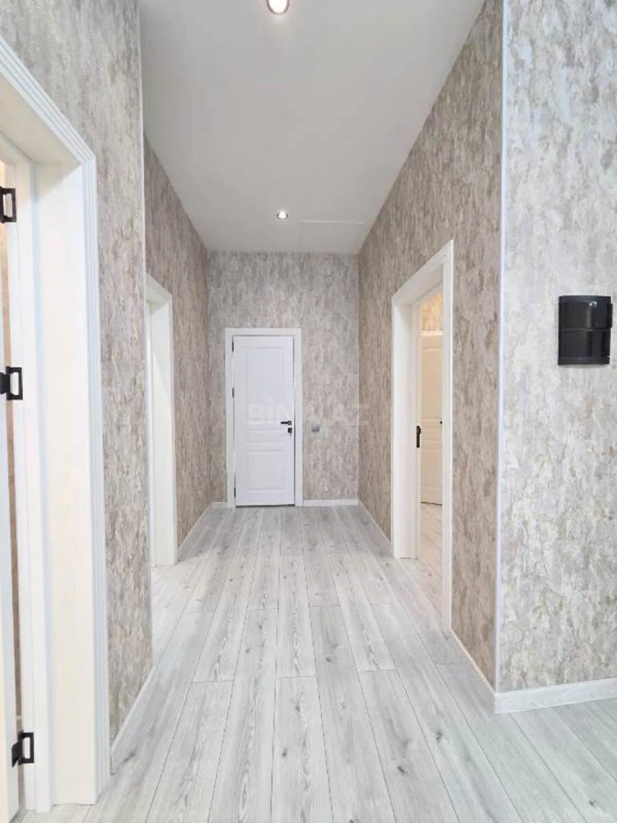 Satılır 6 otaqlı həyət evi 270 m²