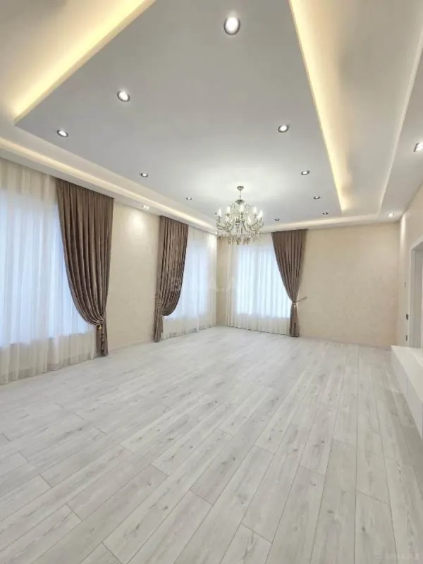 Satılır 6 otaqlı həyət evi 270 m²
