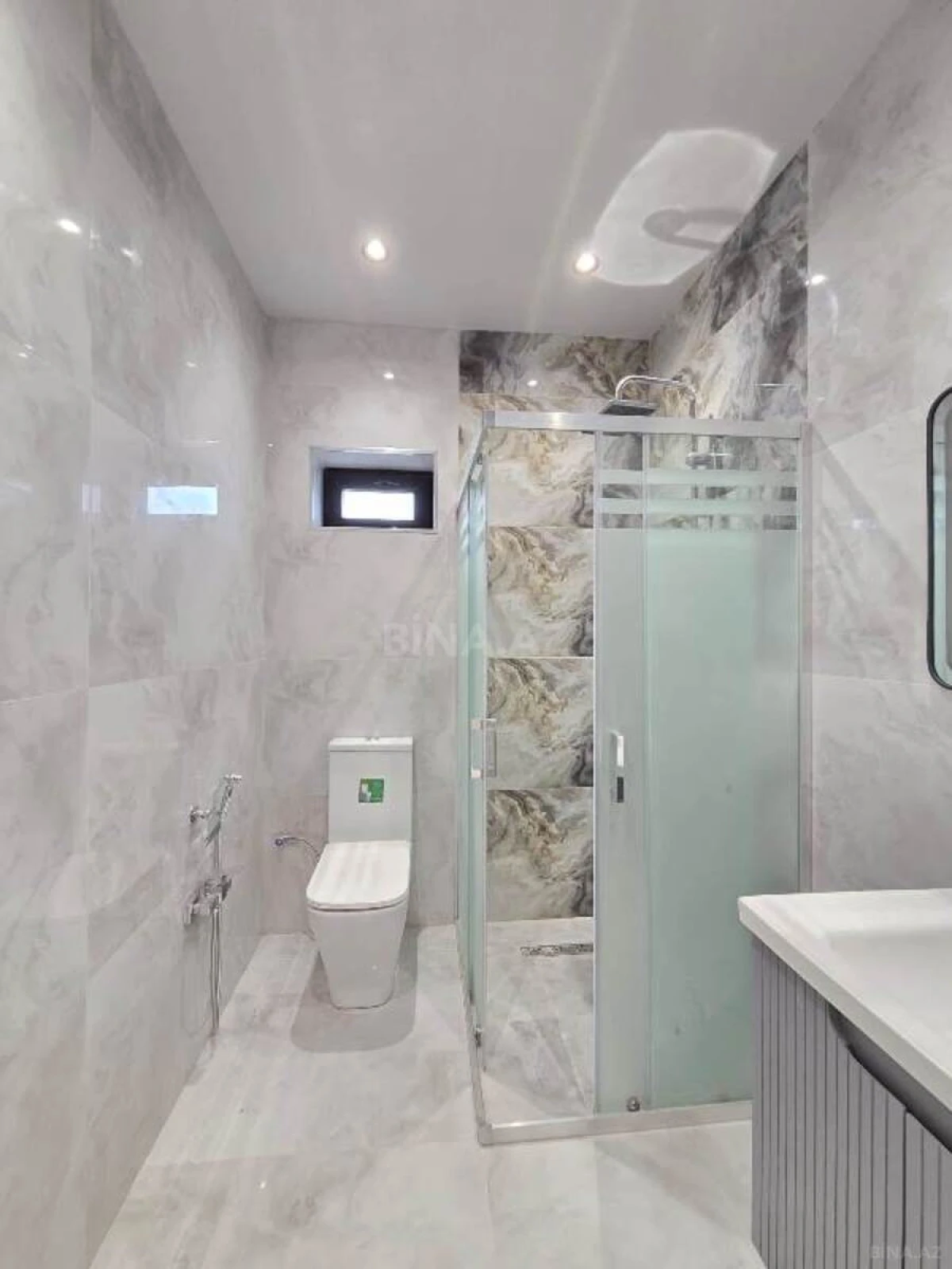 Satılır 6 otaqlı həyət evi 270 m²