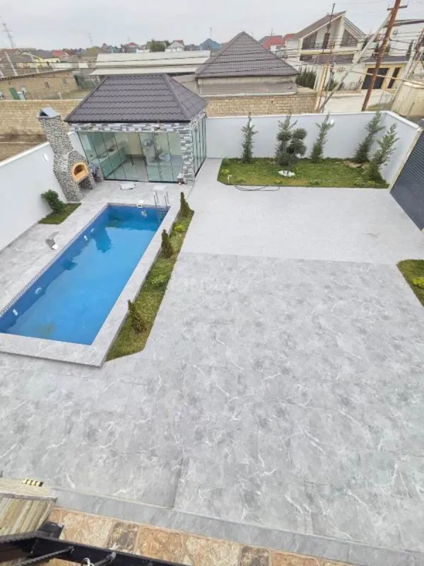 Satılır 6 otaqlı həyət evi 270 m²