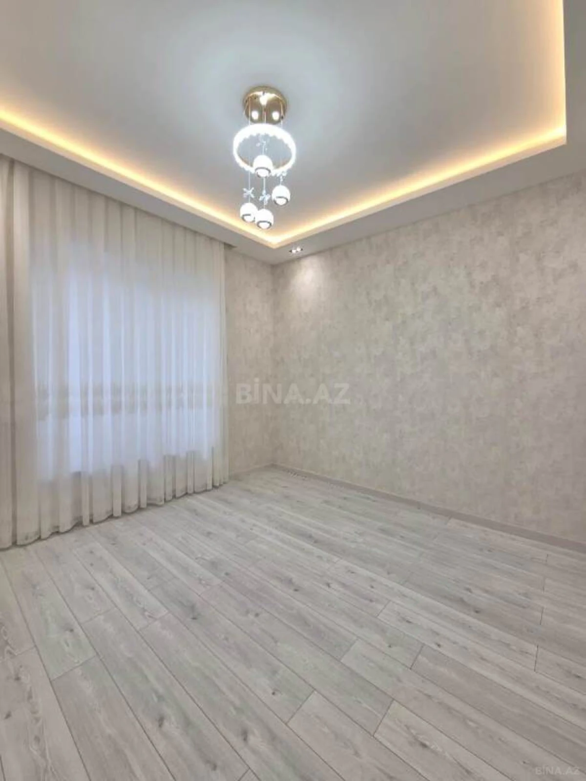 Satılır 6 otaqlı həyət evi 270 m²