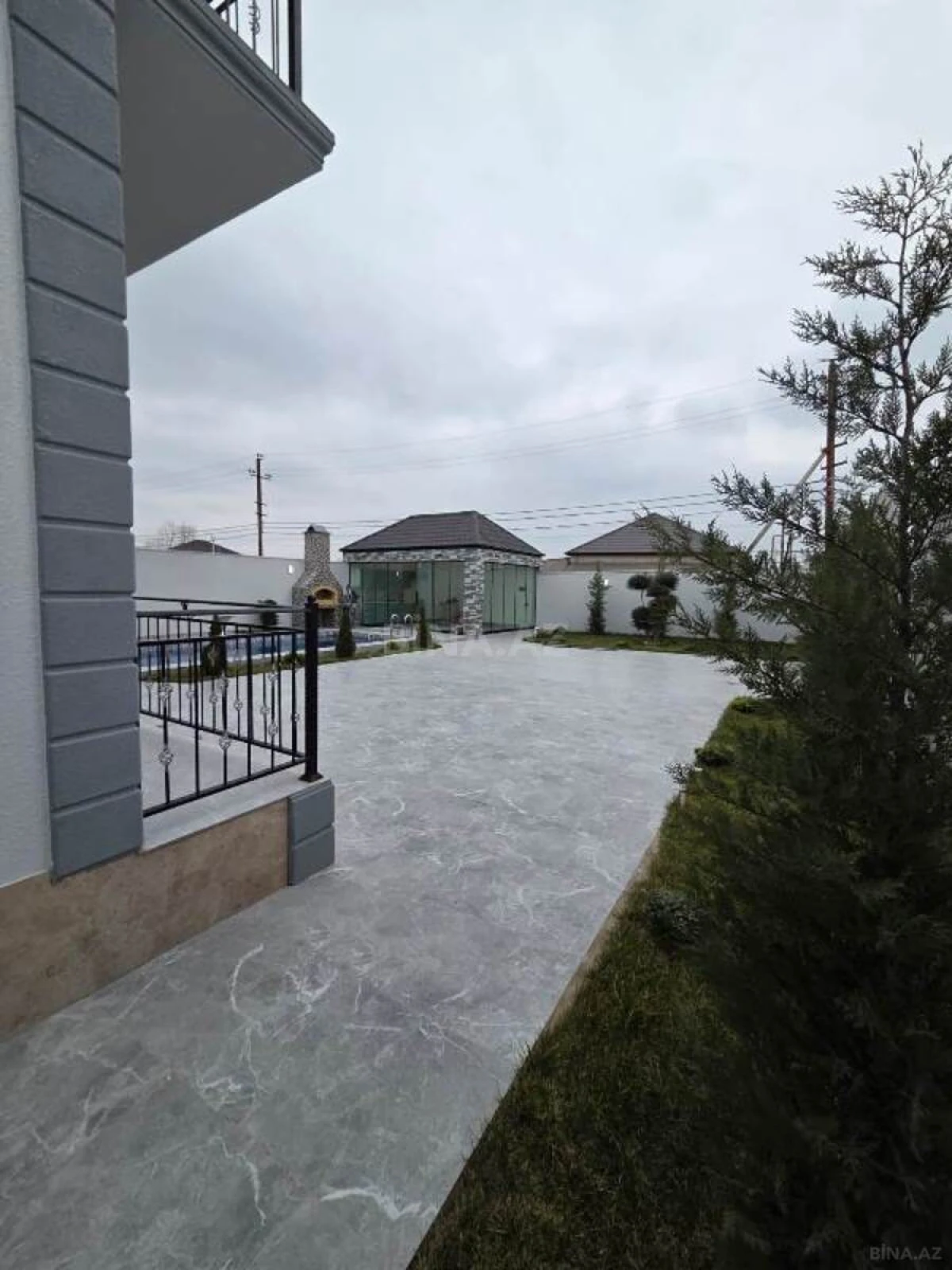 Satılır 6 otaqlı həyət evi 270 m²