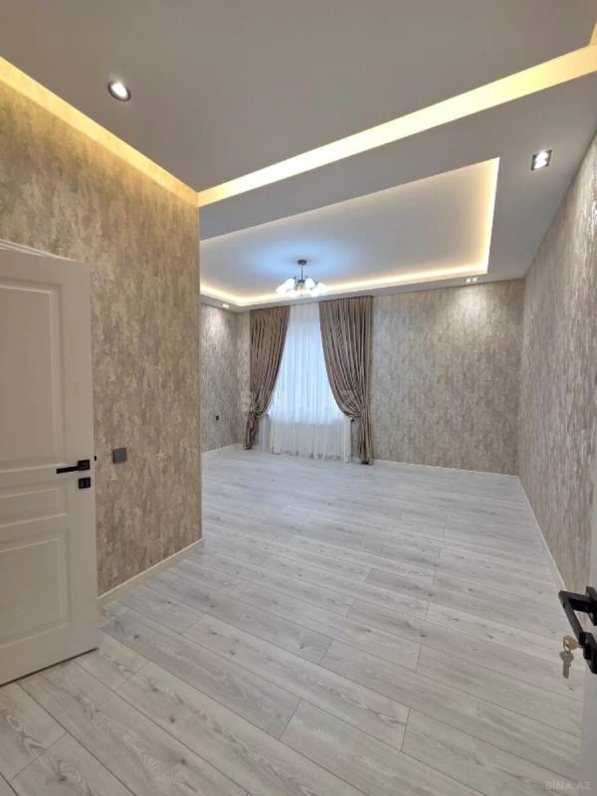 Satılır 6 otaqlı həyət evi 270 m²