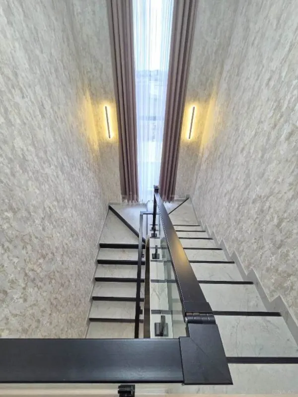 Satılır 6 otaqlı həyət evi 270 m²