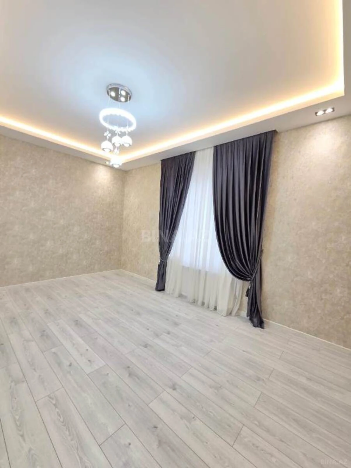 Satılır 6 otaqlı həyət evi 270 m²