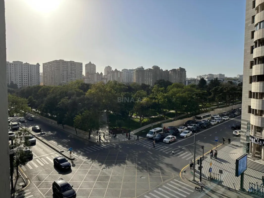 Satılır 3 otaqlı mənzil 136 m²