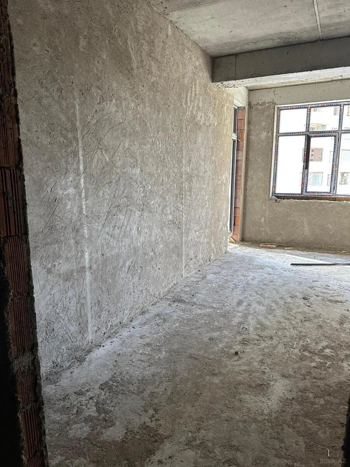 Satılır 3 otaqlı mənzil 136 m²