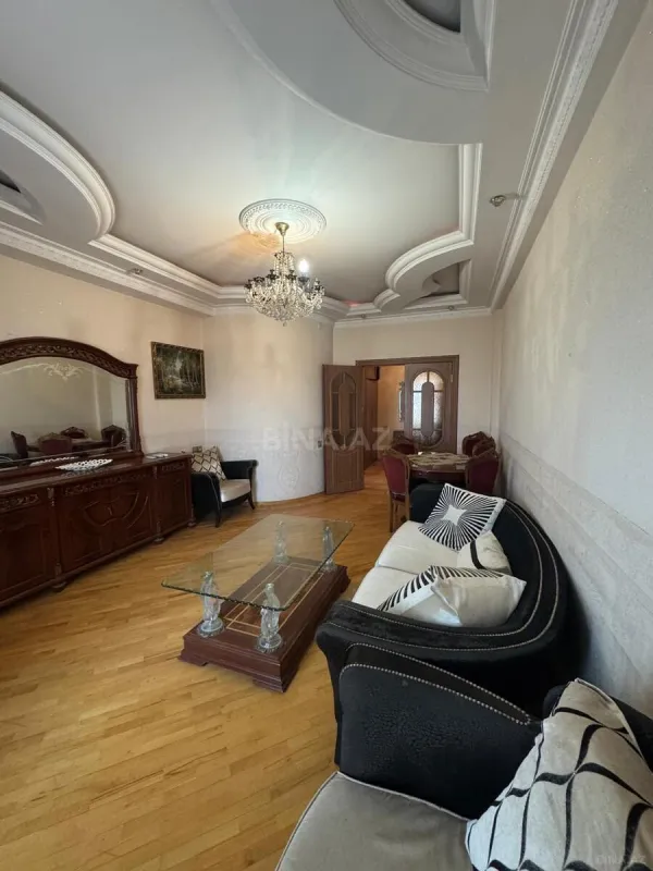 Kirayə verilir 3 otaqlı mənzil 135 m²